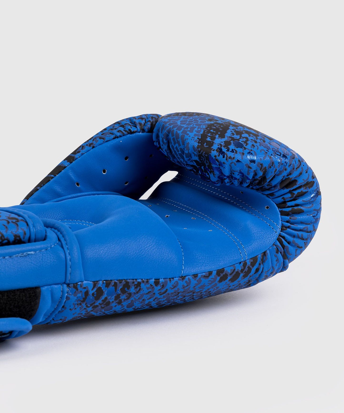 VENUM AMAZONIA BOXING GLOVES - ULTRAMARINE BLUE